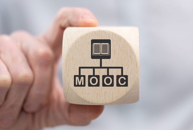 Le guide des MOOCs et bootcamps pour devenir Data Scientist ou Ingénieur IA.